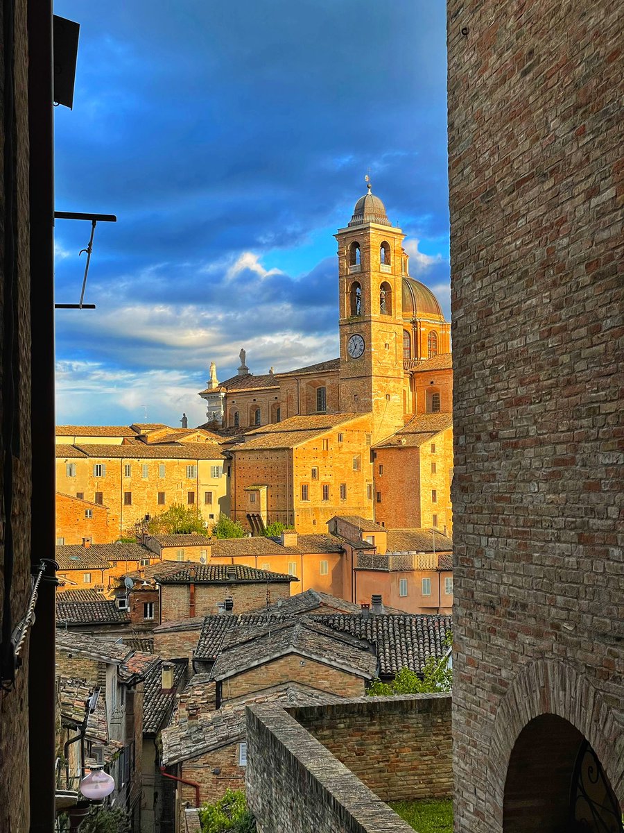 Hier, dernier rayon de soleil à Urbino… #nofilter