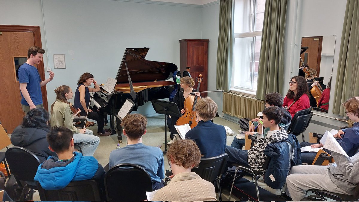 Great workshops for young composers at Junior <a href="/RCMLondon/">Royal College of Music</a> by @RiotEns today.
