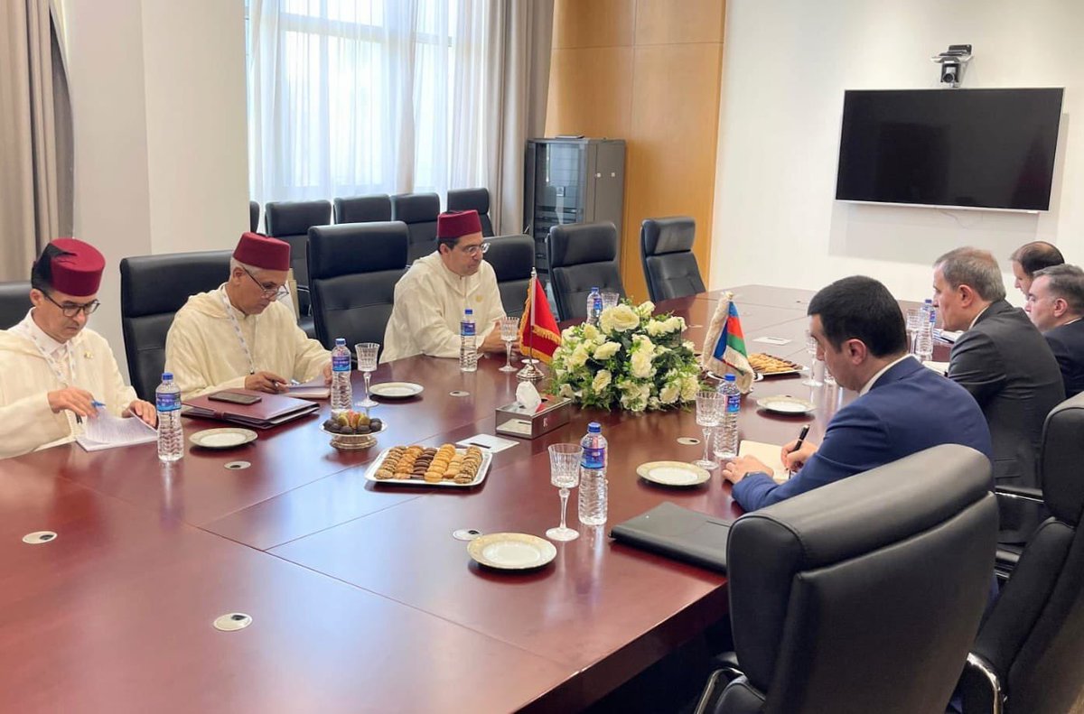 MarocDiplomatie's tweet photo. En marge de la 15ème Conférence au Sommet de l’OCI, M. Nasser Bourita s’est entretenu, aujourd’hui à Banjul, avec son homologue de la République d’Azerbaïdjan, M. Jeyhun Bayramov.
#OICBanjulSummit https://t.co/IdXBbB2QSs