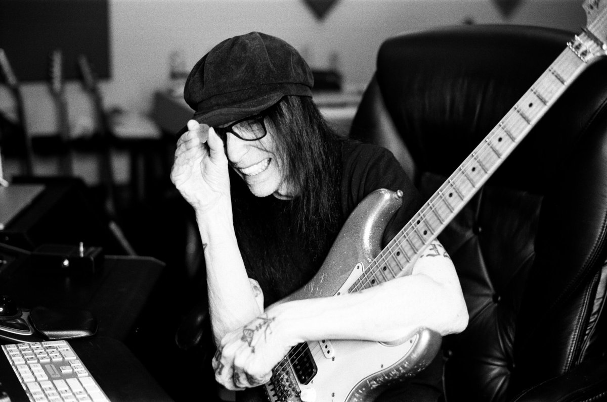 Happy Birthday to former @MotleyCrue #Guitarist @MrMickMars!!! Do you think there is a chance we will ever see them play together again? - @JoeRockWBAB #Rock #ClassicRock #Metal #HeavyMetal #Glam #GlamRock #MotleyCrue #MickMars #WBAB