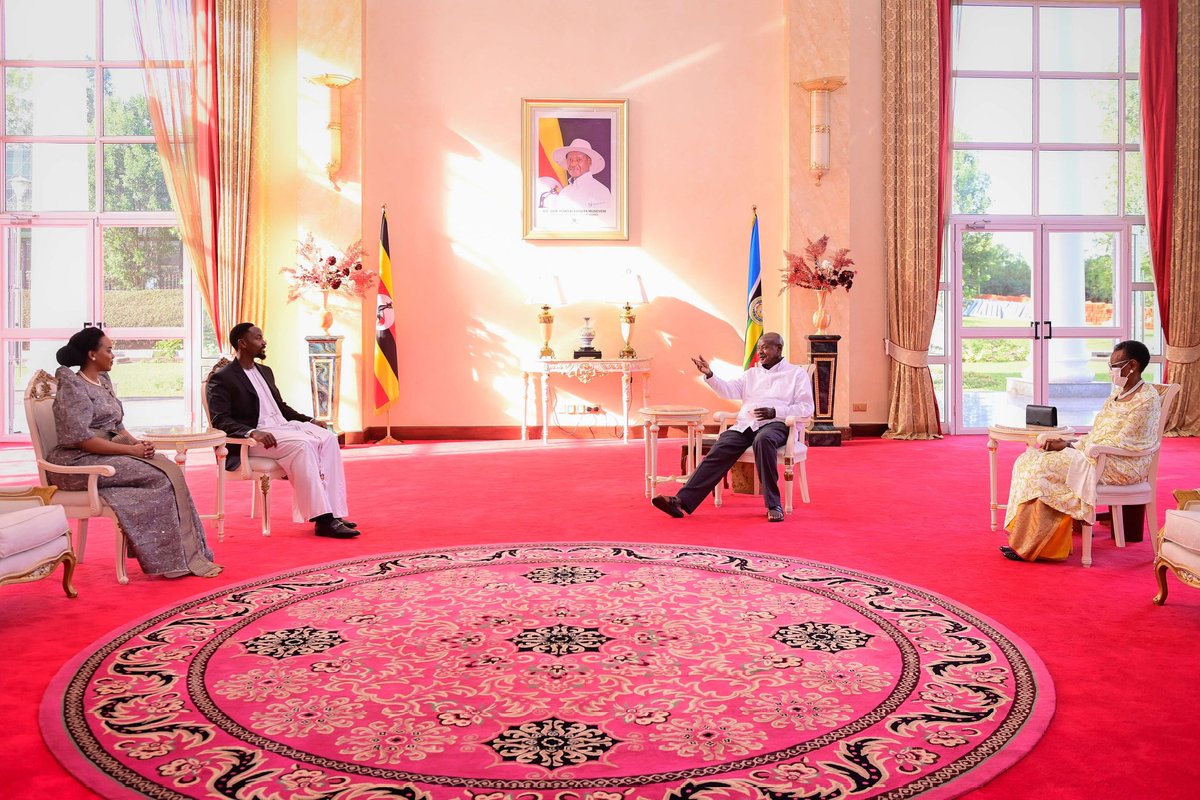 H.E President Yoweri Museveni and First Lady Janet Museveni hosting His Majesty William Wilberforce Nadiope IV and Her Royal Highness, Jovia Mutesi ,the Queen of Busoga to a luncheon in their honor at State House Entebbe. @StateHouseUg