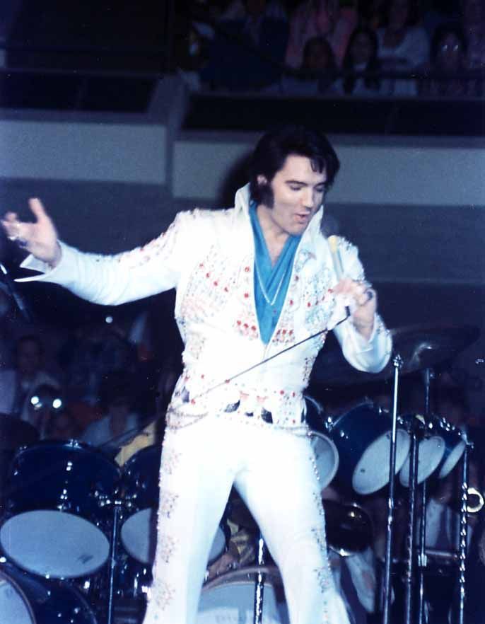 Today in 1973, #Elvis performed at the High Sierra Theater, Sahara Tahoe, Stateline, #Nevada.

More on this day at dailyelvis.com ⚡️

#elvispresley #graceland #elvishistory #elvisaaronpresley #elvisforever #elvispresleyfans #presley #elvisfans #elvisfan #rocknroll