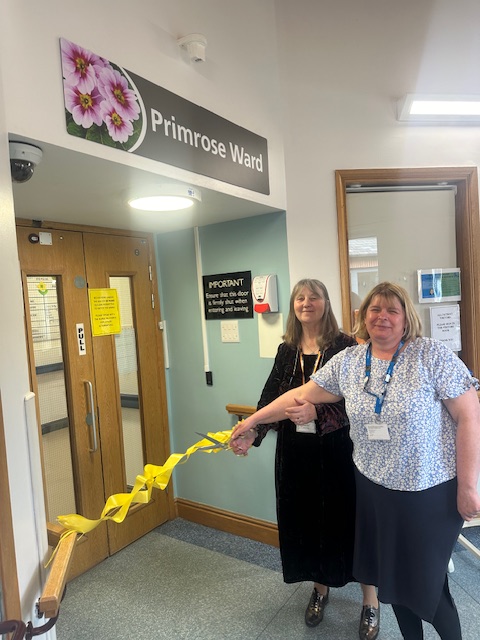 Lynne Hunt, Trust Chair and Sharon Harwood, ward manager opened the refurbished Primrose Ward at Western Community Hospital 23 April 🏥

Ex-patients were impressed at the space and new facilities available 💙

Thank you to all staff involved 👏

#wardopening #southernhealth