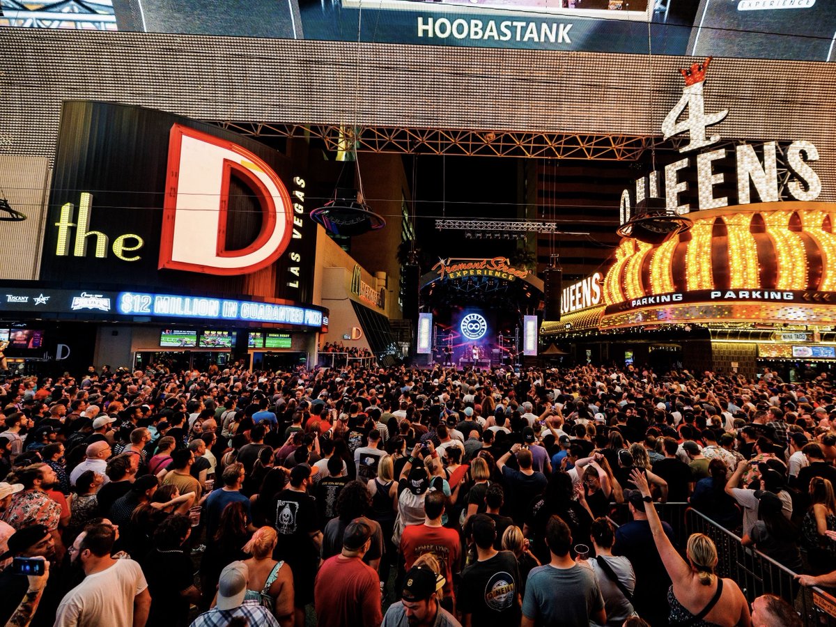 Ready for a rockin' summer? 🤘☀️ @FSELV is BACK with their Downtown Rocks FREE Summer Concert Series! Join us at the 3rd St. Stage for some amazing live performances by @Hoobastank, @Seether, @CommonKings, and more! Full lineup: vegasexperience.com/concerts/downt…