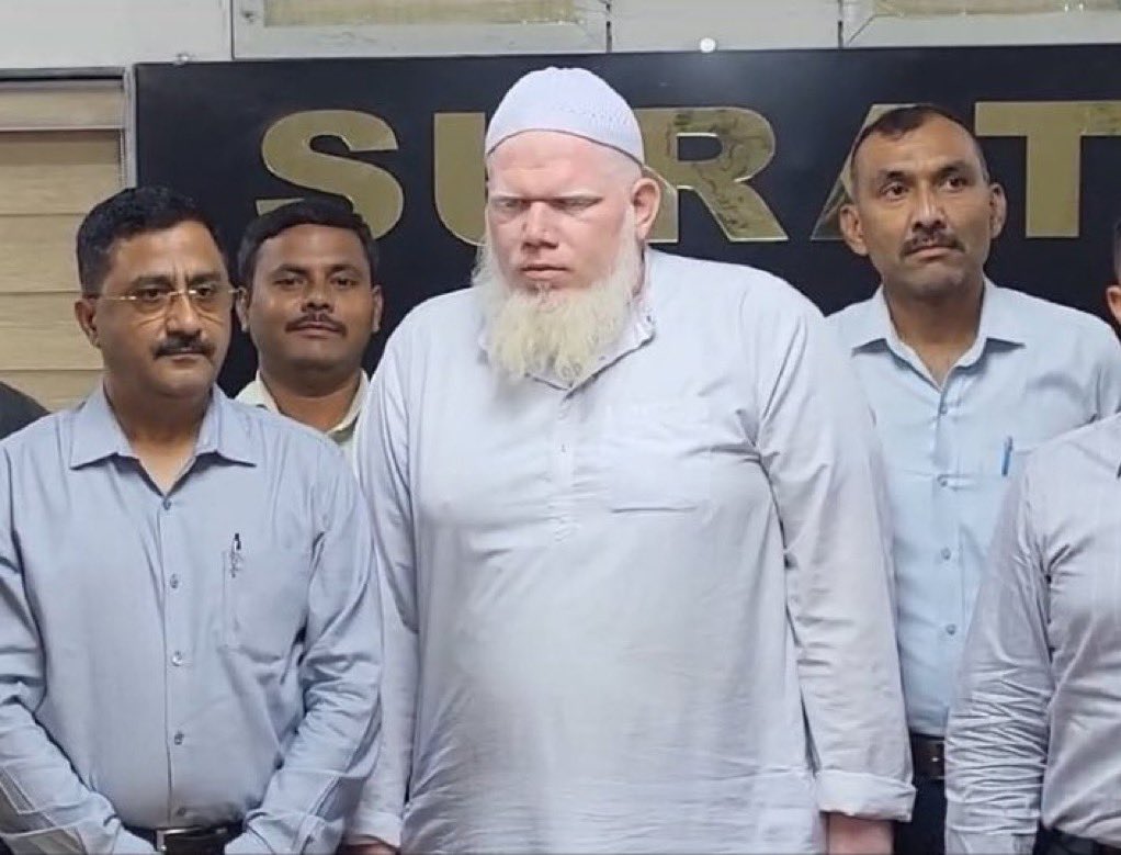 This is Maulana Sohail Abu Bakr. He had handlers in Pakistan who paid him handsomely and was planning to murder Nupur Sharma, Tiger Raja and other Hindu leaders. Gujarat police has arrested this 27-year-old messenger of peace. Hindus will continue to live in denial regardless.