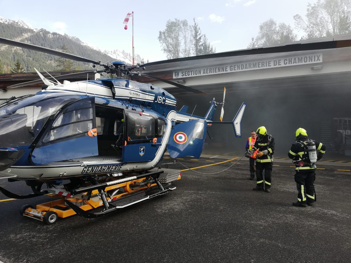 Dragons 🚁du ciel, soldats du feu au sol, en mer... ils s'engagent chaque jour pour sauver et protéger. Nous sommes fiers de servir si souvent à leurs côtés. Honneur à chaque pompier de #France🇫🇷! #journeeinternationaledespompiers #JourneeInternationaleDesSapeursPompiers