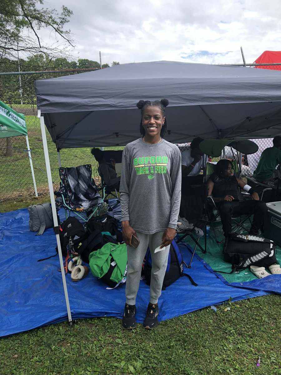 Here we have Olivia Harris who went 52.43 in the 400! That’s the fastest all time in Gwinnett County! Well and let’s just say it’s number 2 in the nation! Let’s go! @Coach_Davis22 #RunWithTheWolves🐺