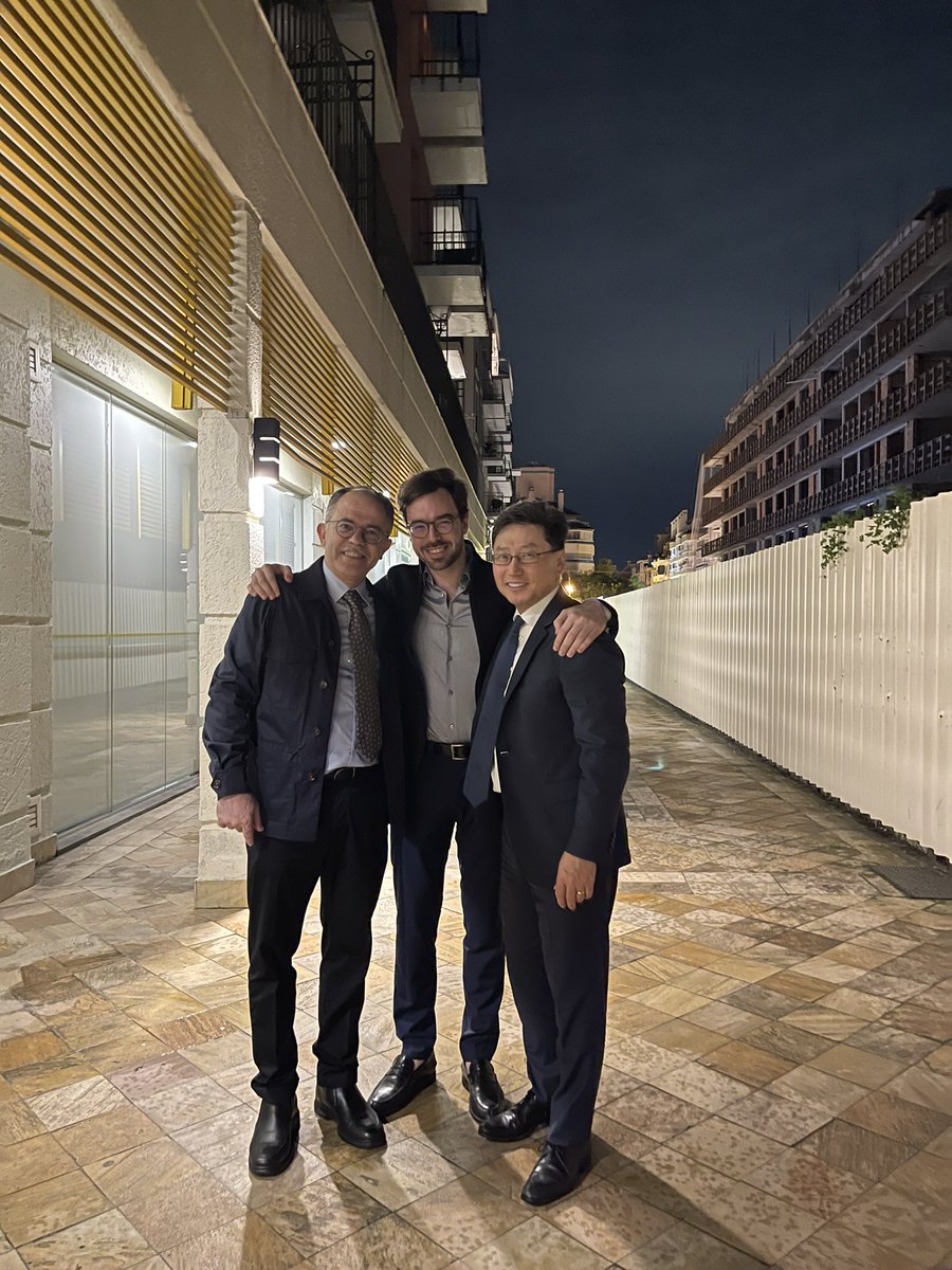 Kendall_Lee1's tweet image. Yoonbae and Kristen were a hit at the Brazilian Stereotactic and Functional Neurosurgery meeting! @OhYoonbae @k_scheitler