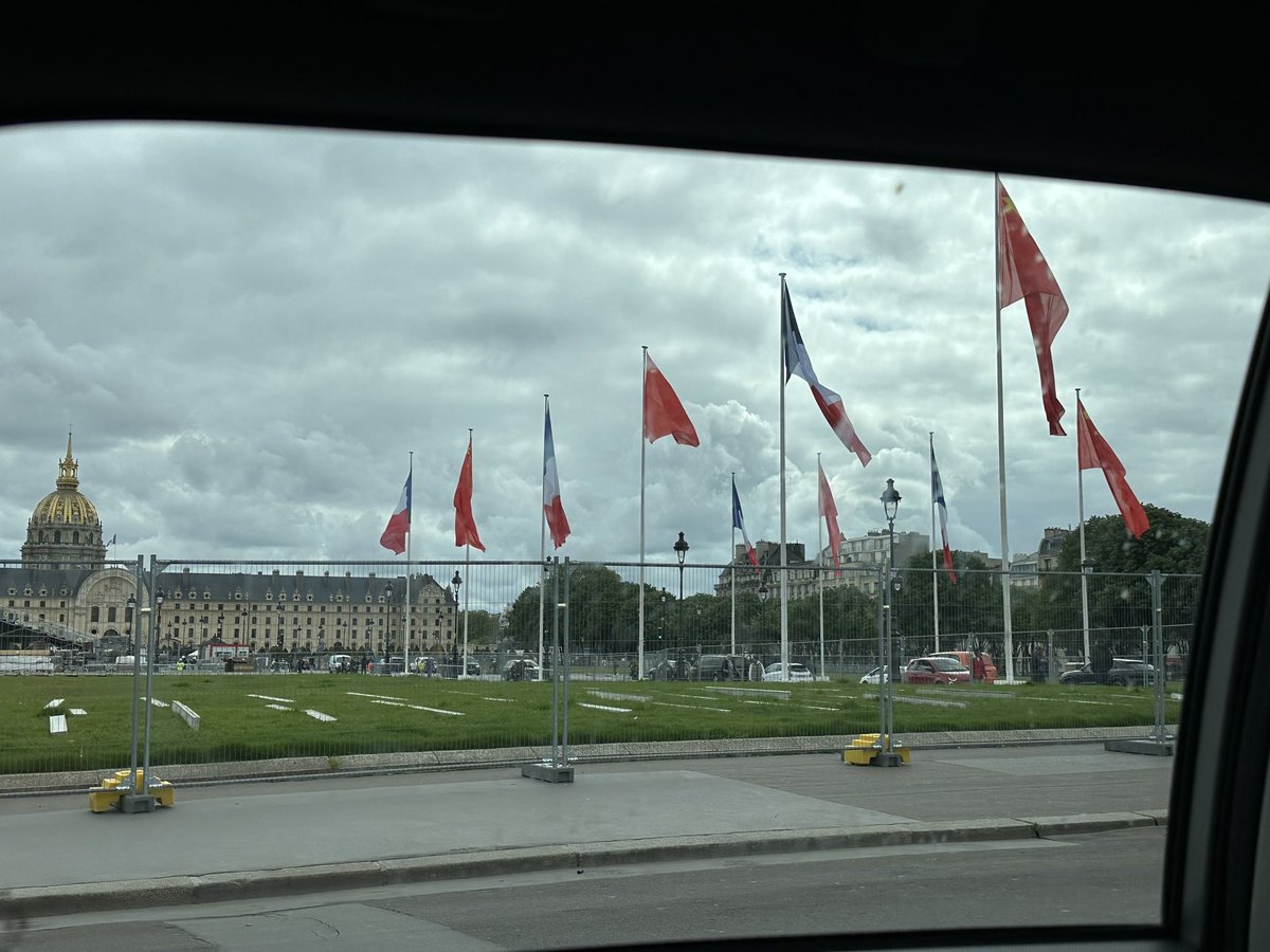 France 🇫🇷 has decided to PRE-SURRENDER to Xi’s China 🇨🇳. This is a current snapshot of the Musèe de l’Armèe in Paris. #China #France