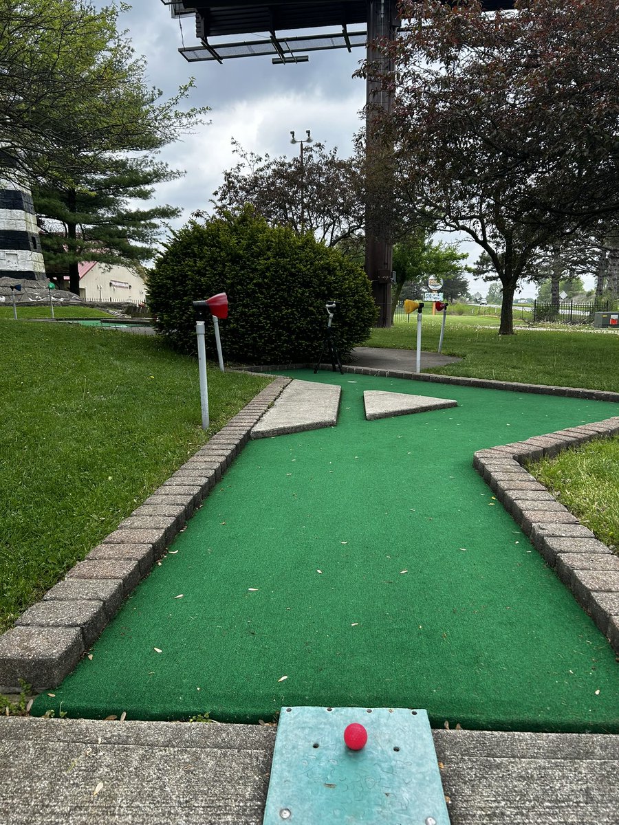 We have switched to IRL putt putt on @KickStreaming