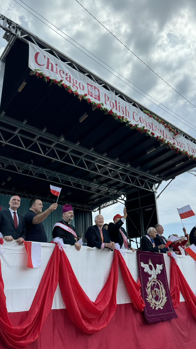 A beautiful afternoon in Chicago celebrating with our Polish community. Happy #PolishConstitutionDay! 🇵🇱