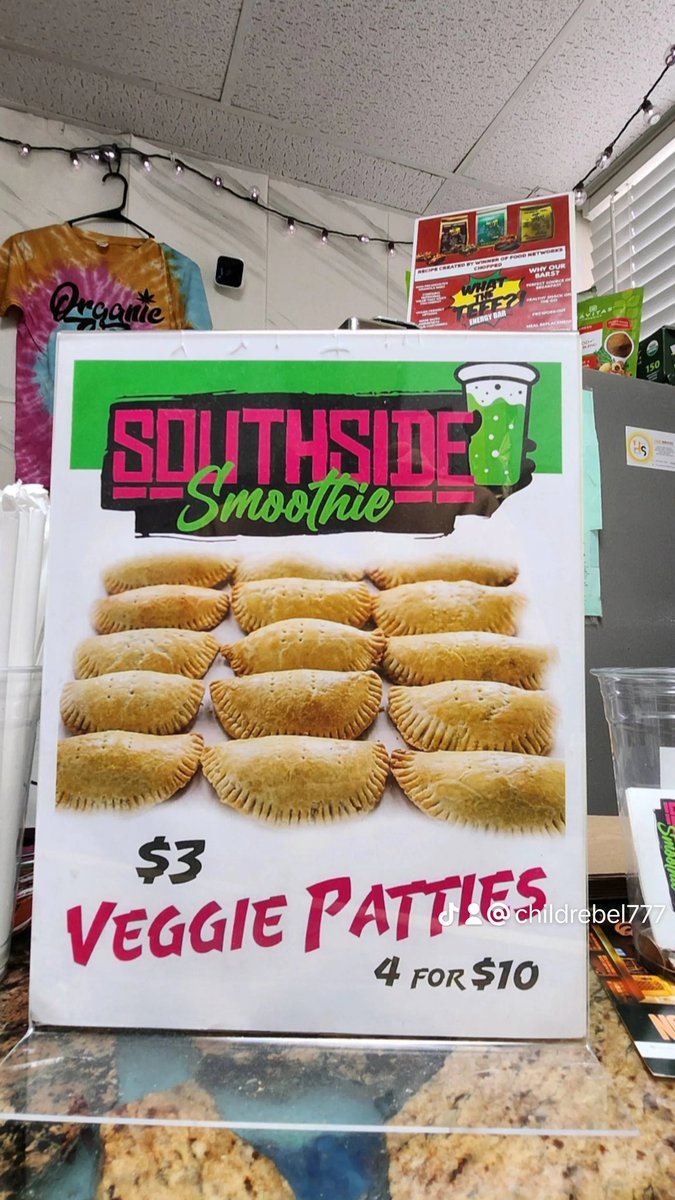 $3 each. 4 for $10 @southsidesmoothie401 #veggiepatty #newengland #401 
📷 @childrebel777