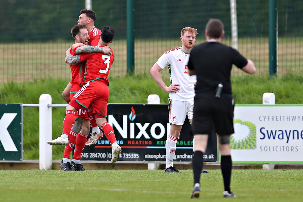 CamUtdMen's tweet photo. Huge well done to @C_L_Striin @liam_eason and the South team on a great 2-0 win today! 

@C_L_Striin opening the scoring too 

Looking forward to supporting you both and the team next weekend 

#CamArmy #South https://t.co/sGtqsH2NrH