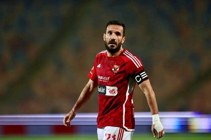 هذا هو قائدي اعظم لاعب في تاريخ الاهلي بعد الماجيكو ❤❤❤❤#علي_معلول