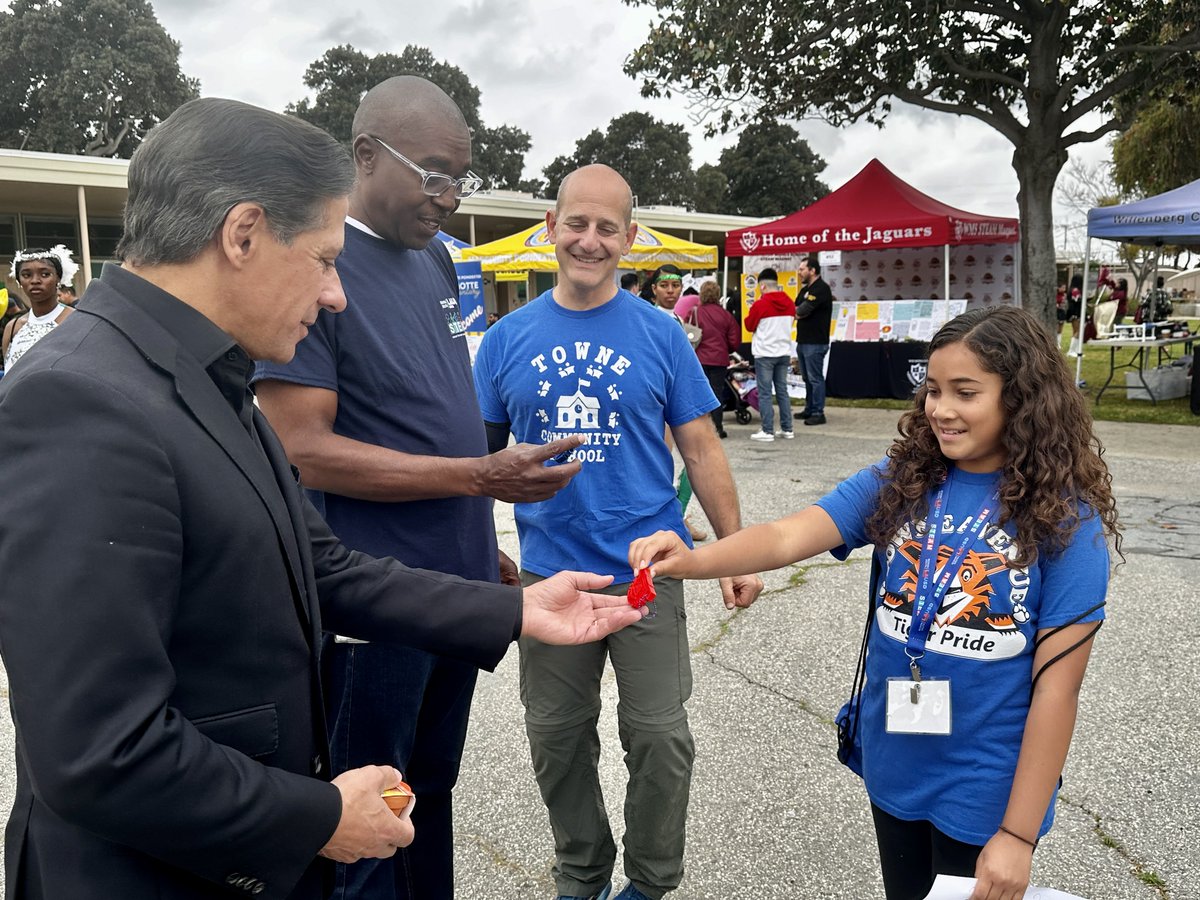 Amazed by the incredible talents showcased by students at the @LASchoolsSouth STEAM Gala. Witnessing the creativity, innovation and artistry of our students who have investigated, experimented, rehearsed and tapped into their imagination and possibilities. #IBelieveInLAUSD