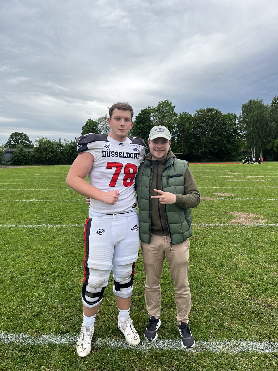 Finished our second season game against the Braunschweig Lions with a dub! 87-7! Thanks @ImmoOsterkamp for stopping by! @GridironImports @ImmoOsterkamp @PeterDaletzki @GIfootballChris