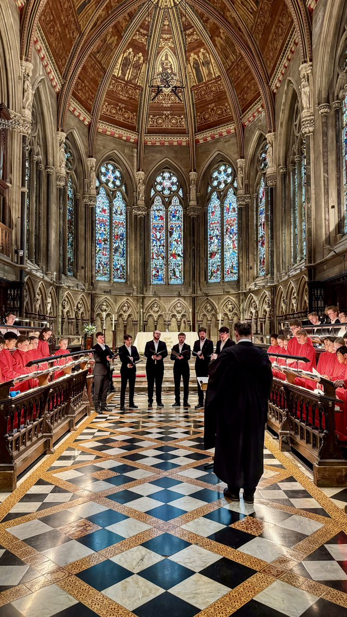 It’s a treat to be back in Cambridge for a special collaborative concert with the Choir of St John’s this evening. Yesterday we sang evensong together, which included one of our favourite works by Ralph Vaughan Williams, ‘Lord, thou hast been our refuge’.