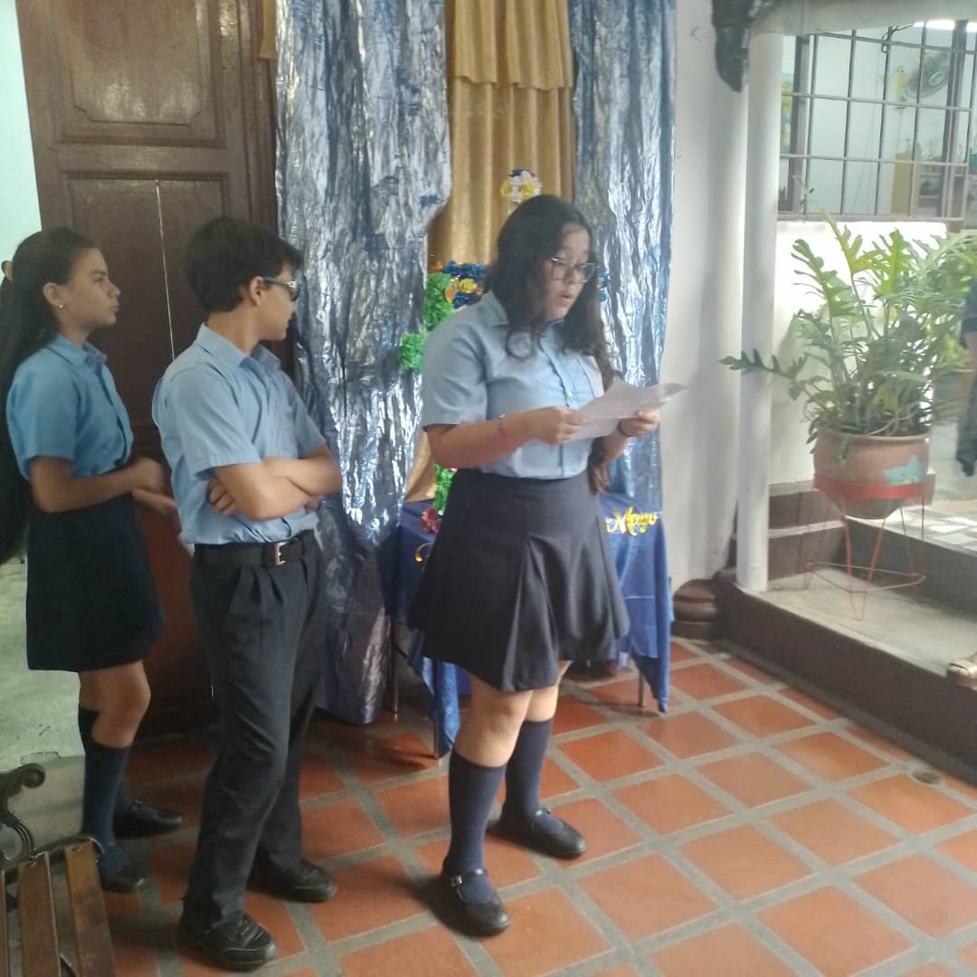 CDCEAragua's tweet photo. Con versos, rezos y bailes  se conmemoró el Día de la Cruz de mayo en la distintas instituciones educativas del municipio San Casimiro.
#SomosEspírituPatriótico 
@NicolasMaduro 
@_LaAvanzadora 
@MPPEDUCACION 
@LeiraSuarezPsuv 
@Soykarinacarpio https://t.co/VFuVkxlnA7