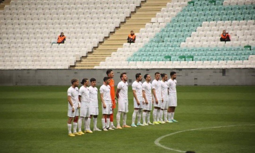 Mehmet Büyükekşi bu kadar rezilliğe rağmen hâla o koltukta oturuyor ya buna göz yumanlara da yazıklar olsun. #Vanspor