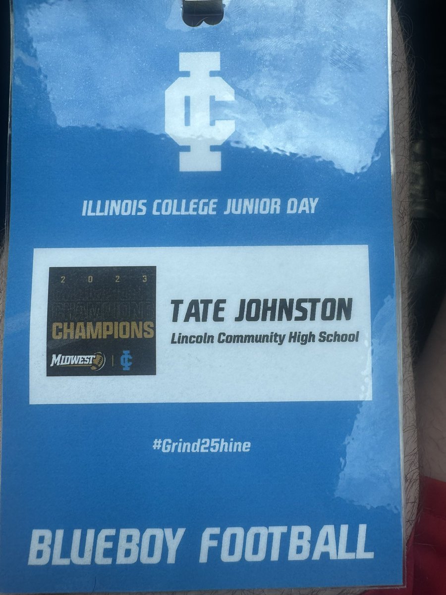 Had an awesome day with @franksanders69 and @paytanbunner at IC! Thank you @Coach_RReid @CoachSilkowski @CoachAdamFrey @Channel1450com @CoachKLane @PrepRedzoneIL @Athdynastyrich @toby_lux