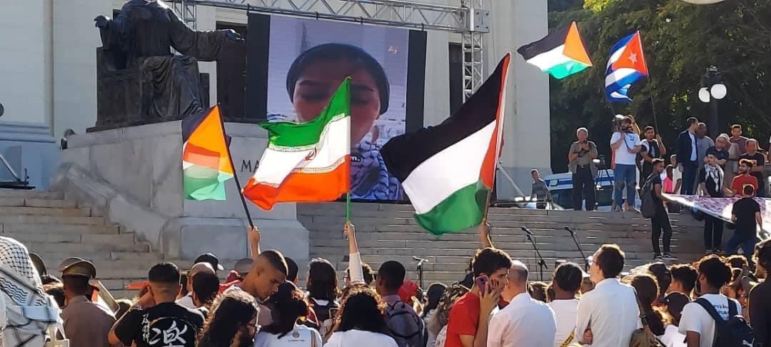 “Jamás la causa palestina pareció más justa que en el contraste con la brutalidad repulsiva de sus adversarios. La humanidad no olvidará ni el heroísmo de los agredidos ni la barbarie de los agresores" #Fidel 
#PalestinaNoEstaSola
#FreePalestine