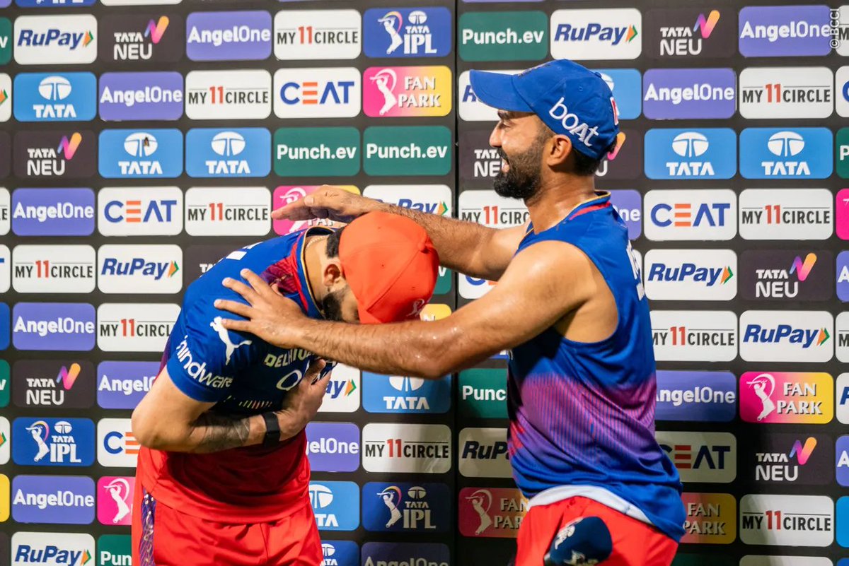 The KING bows down to BOSS @DineshKarthik  😃