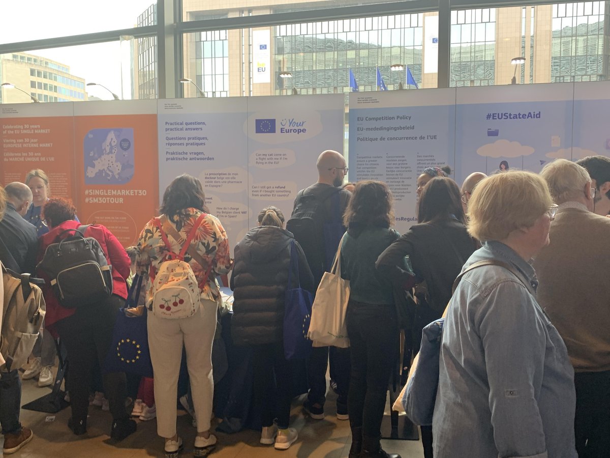 🇪🇺 And that's a wrap from #EUOpenDay!    

A big thanks to everyone who dropped by to visit us and volunteered at our stands.  See you in 2025...unless you want to catch our #SingleMarket Tour, which will be in #Bratislava on 9 May 🇸🇰 

👉 europa.eu/!DWRQxQ

#SM30