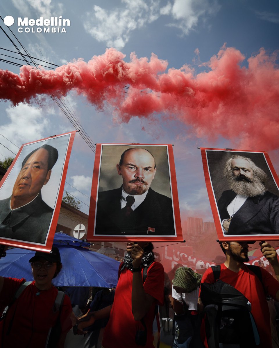 🇨🇴 Medellin, Colombia - Workers' Day protesters hold up gigantic posters of Mao, Lenin and Marx.
