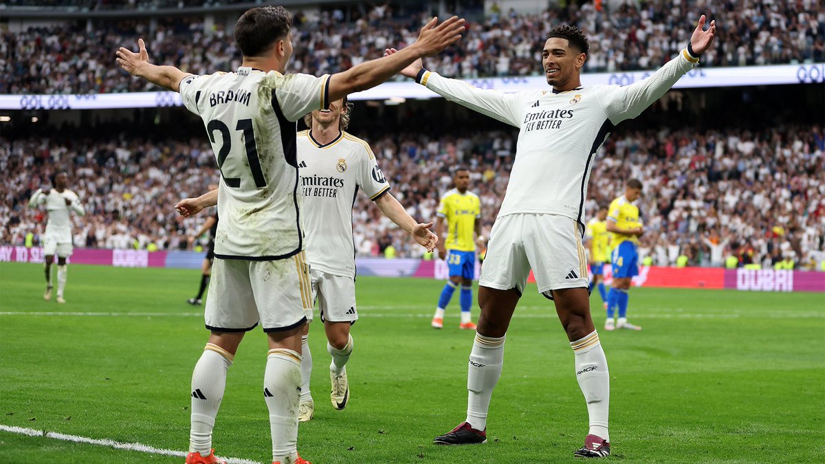 ¡REAL MADRID CAMPEÓN DE LA TEMPORADA 2023-24 DE LA LIGA ESPAÑOLA! Hoy temprano golearon 3-0 al Cádiz, por lo que el Barça no podía perder. Y sucedió: Girona 4-2 FCB. Los Merengues levantan el título faltando 4 fechas. LLEGÓ LA #36. ¡ENHORABUENA! 🇪🇸⚽️🏆👏