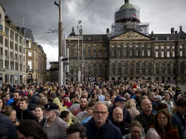 Keurige speech van Halsema, keurige krans gelegd door Bosma, jammer van zo weinig publiek en compliment voor de stille massa die gelukkig nog respect heeft. #4mei