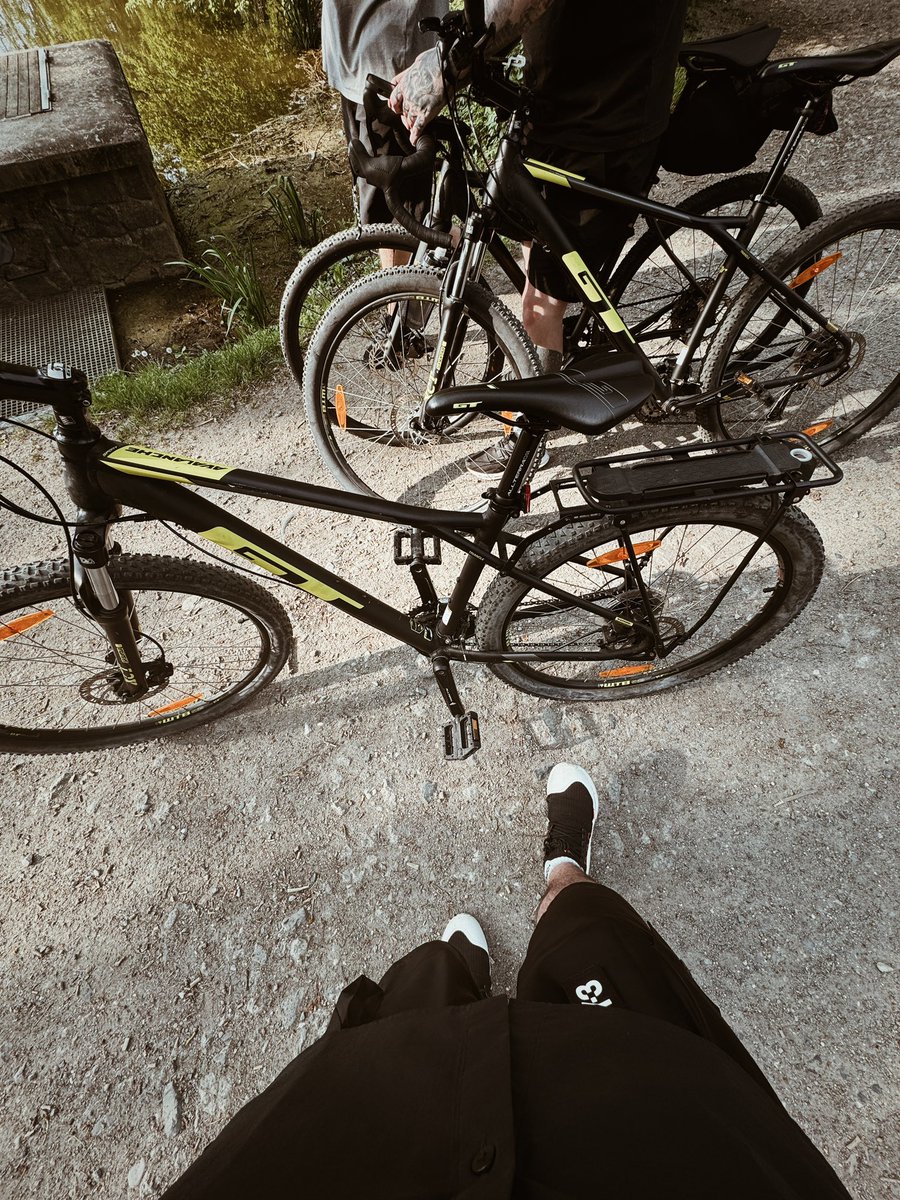 numicor's tweet image. Катанули на велах по окраинам Праги