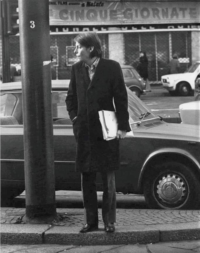 'Repubblica fondata sul lavoro? No, Repubblica forse, ma governata da pochi ricchi e fondata sul lavoro di tutti gli altri'. FABRIZIO DE ANDRÉ 📷 Fabrizio de Andrè (1974)