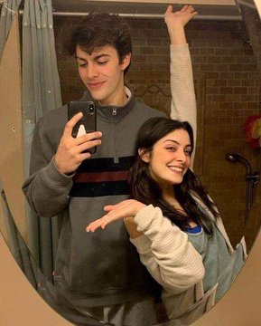 ضحكتها صارت بيتي. ♡