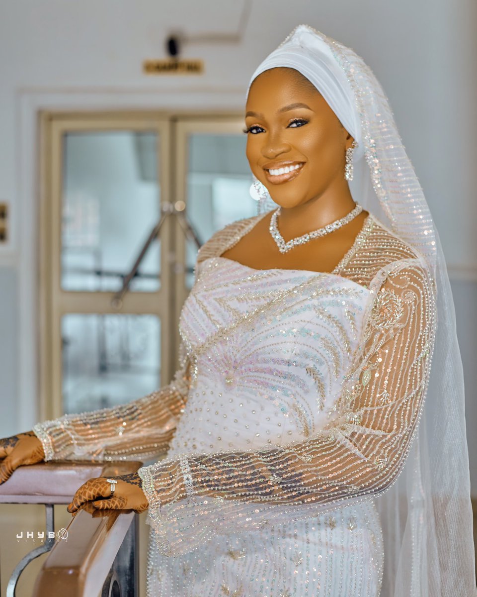 Her eyes shows the strength of her soul, her smile reveals the beauty of her heart Beautiful Bridal Potraits FK2024🤍💍 : : Dress :@Spectacular designer Mua :@Beebeutybackup Stylist :@beebeutybackup 📸✨ :@jhybo_visualz IG Photographed by Me 📸✨ Kindly retweet Media❤️
