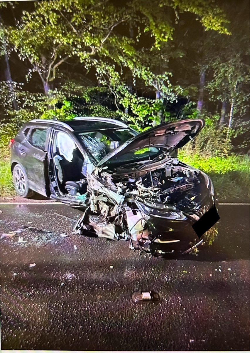 Two vehicle RTC overnight. Female driver of this vehicle blew 78ug (limit is 35ug) at the roadside & was lucky to escape with minor injuries. It’s simply irresponsible & could have resulted in death or serious injury. Awaits evidential blood results. #DontDrinkDrive #Fatal5 #DGrp