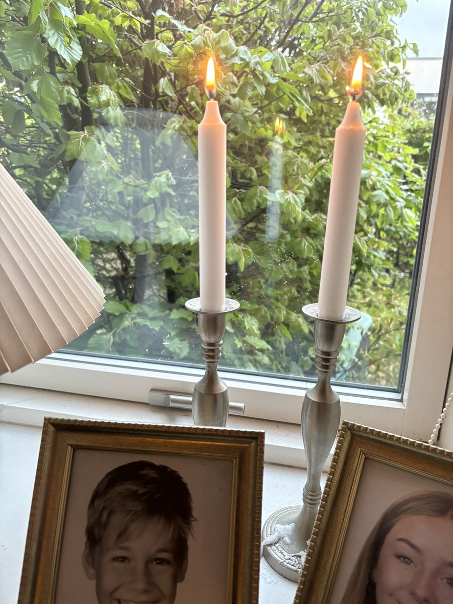 Børnene forstår det bedre nu, hvor de er 19 og 17. Det betyder også noget for dem nu. Det er heg glad for.