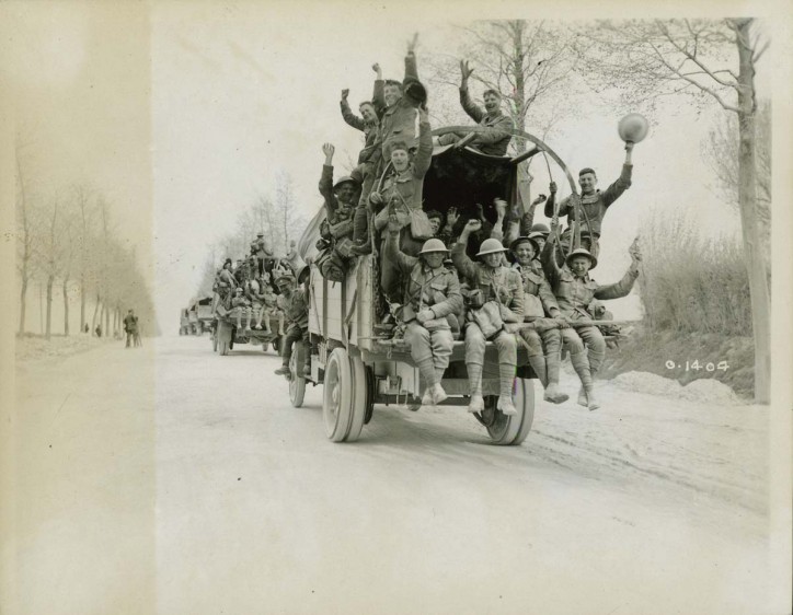 Canadian troops head to the rear after the Battle of Vimy Ridge, April 1917.
#VimyRidge

amzn.to/3QxvmxY