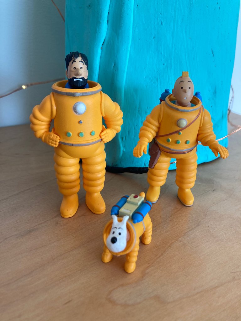 Our heroes suited up for their mission to the moon 🚀👨‍🚀🌕☄️🐶🐾 

Shop Tintin cosmonaut resin figures ➡️ shorturl.at/frwV3 

#tintinreporter #destinationmoon #moon #lunar #hero #explore #adventure #tintinetmilou #hergé #herge #sausalitoferry #sausalito #captainhaddock