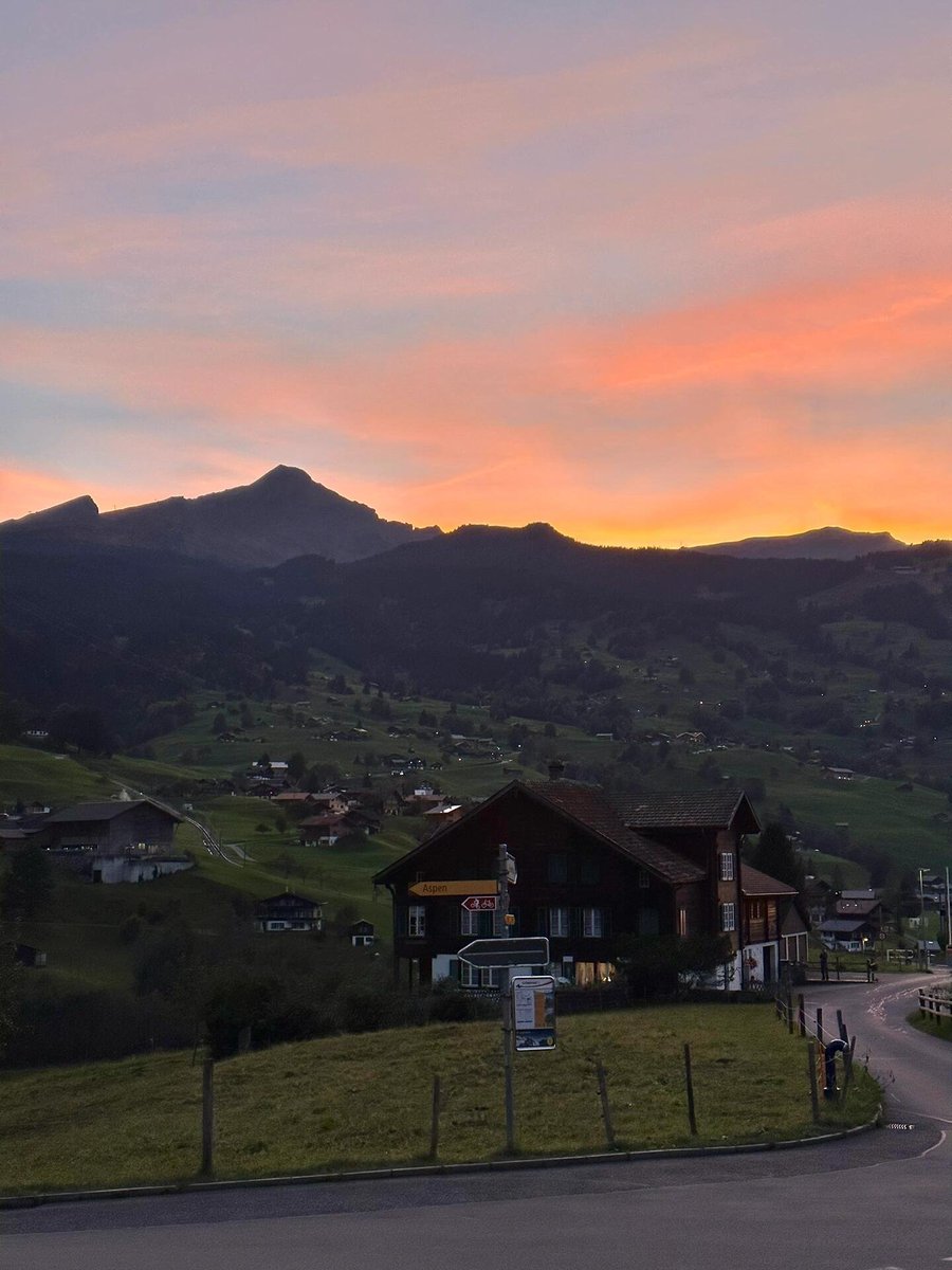🇨🇭Switzerland, a dream sunset in Grindelwald 📸
