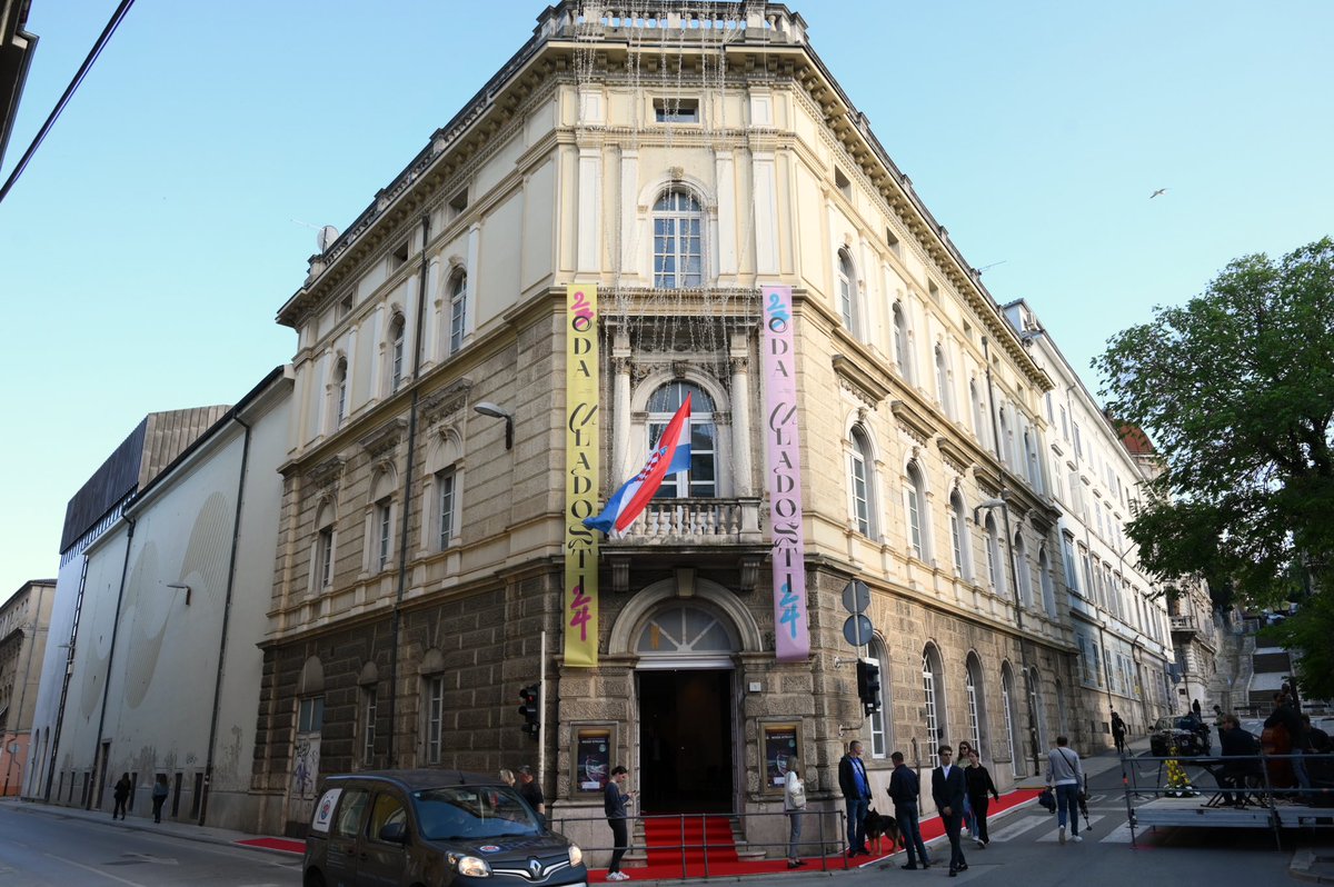 PVRH @AndrejPlenkovic sudjeluje na otvorenju obnovljene dvorane Istarskog narodnog kazališta u Puli i premijernoj izvedbi opere „Nozze Istriane“. Ovo je važan događaj za Pulu i Istarsku županiju, čija su tradicija, kultura i umjetnost ujedno i simboli prepoznatljivosti 🇭🇷.