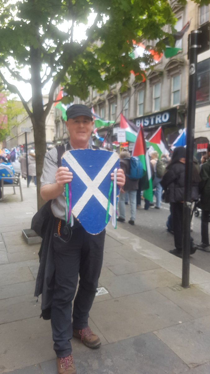 @AUOBNOW @CraigMcK_YBFSI @theSNP @UN We are all equal Jock Tamson's bairns in Scotland , we are Sovereign Scots certainly not bots. John all the way down from Forres signed, photo with #albashield @AlbaShield1320 John remind me of your @x pls. Well done, great to chat a moment on dire need for @theSNP to ACT…