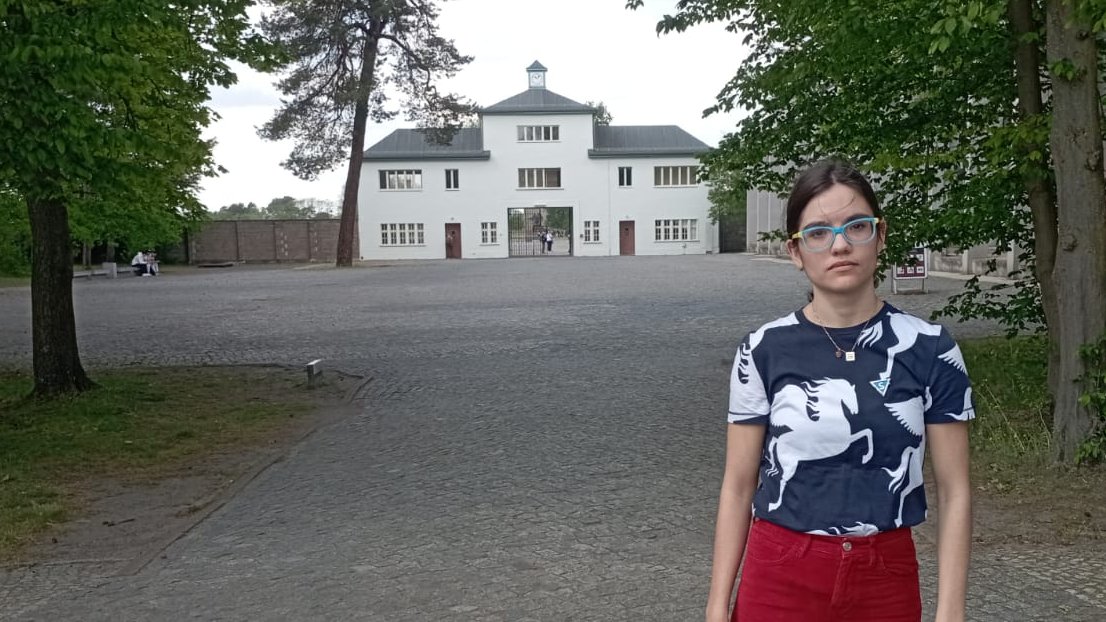 Hilo de mi visita ayer a Sachsenhausen. 

Os comparto aquí una de las pocas fotos mías en el sitio (no soy muy de sacarme fotos allí, por seria que esté me parecen un poco falta de respeto).