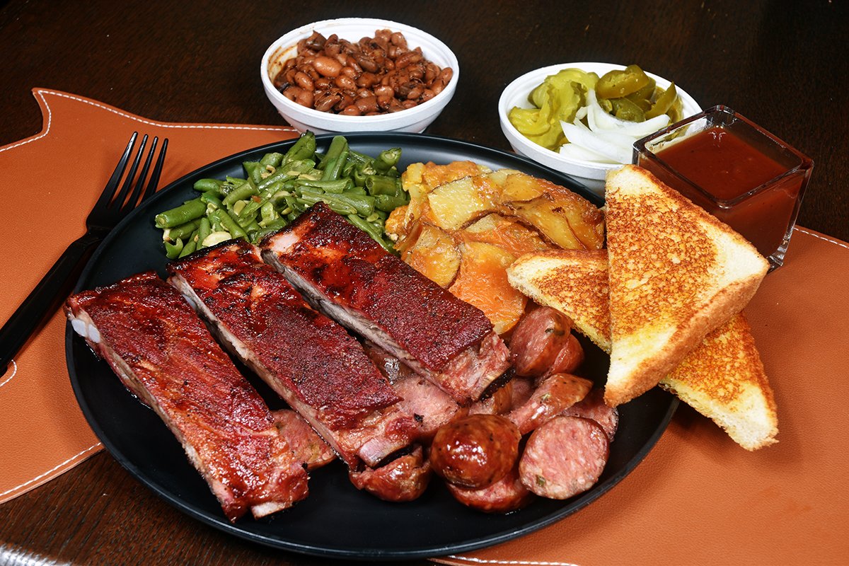 All our meats are hickory smoked to perfection every day along with our tasty sides! Come get your 2 meat combo today...
and we can make everything to go!
.
.
.
.
#brisket
#meatlover #bbq #brisket #sausage #pulledpork #ribs #hickory #bakersribsweatherford