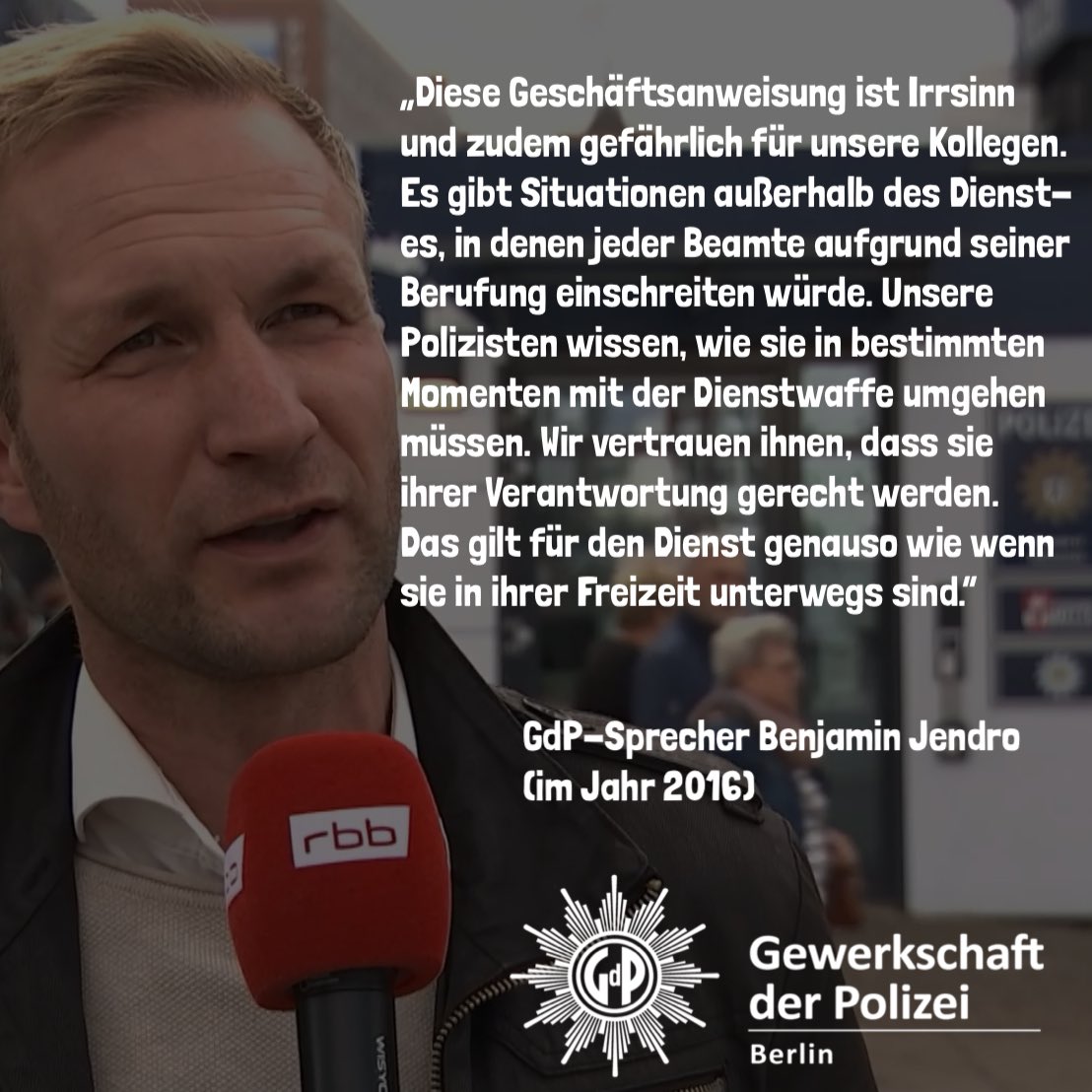 Die Gewerkschaft der Polizei (GdP) protestierte damals: „Diese Geschäftsanweisung ist Irrsinn und zudem gefährlich für unsere Kollegen“, sagte GdP-Sprecher @Djeron7. Acht Jahre später wird zurückgerudert, Beamte dürfen Dienstwaffe wieder in Freizeit tragen bz-berlin.de/berlin/berline…