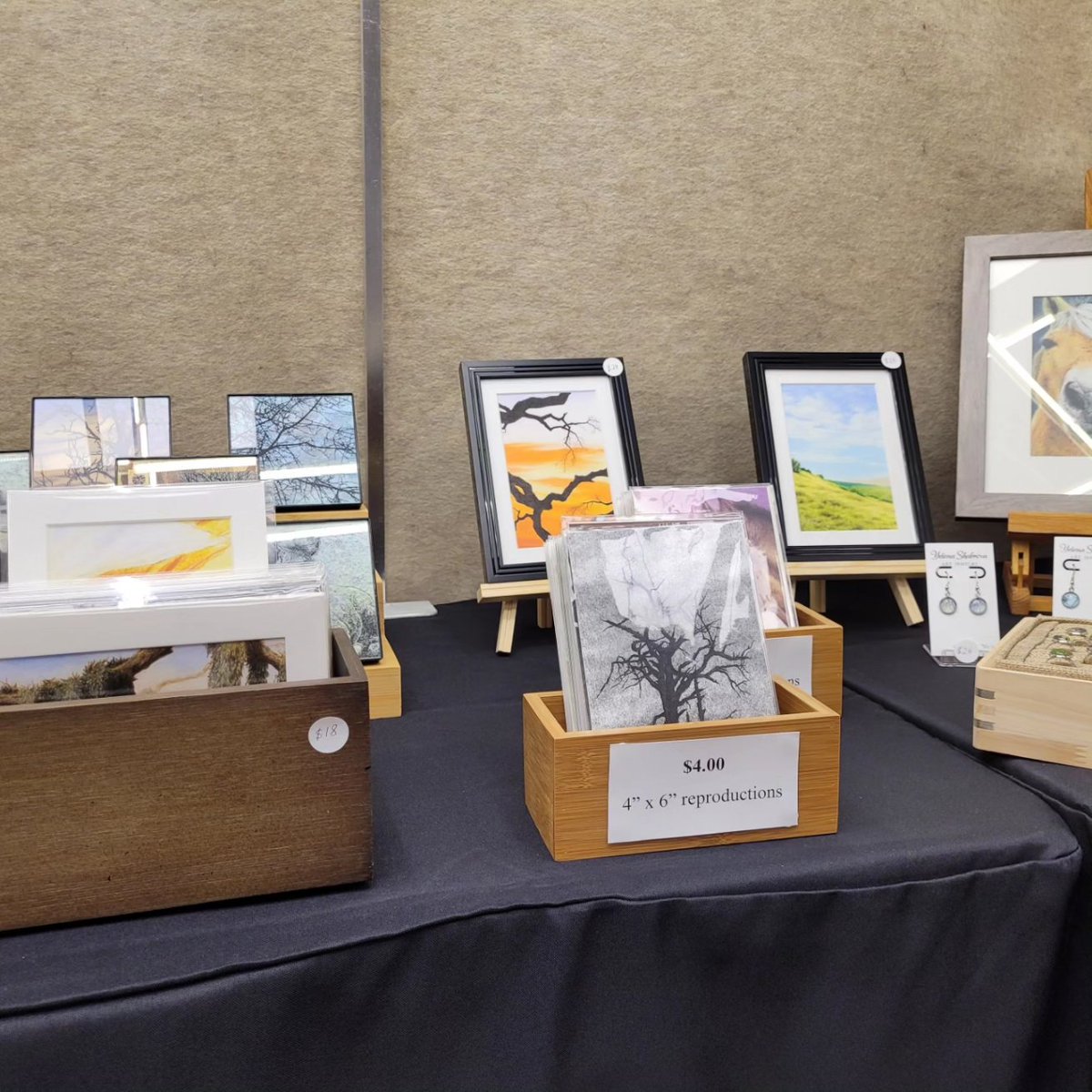 I'm at the Spring Fling Art Festival today and tomorrow, 10-4. Come to the Pioneer Community Center in Oregon City to see some great art and talk to our talented artists!

#artfestival #artshow #oregonartists #pnwartists #pnw #oregoncity #oregonartscene #shoplocal #artgifts