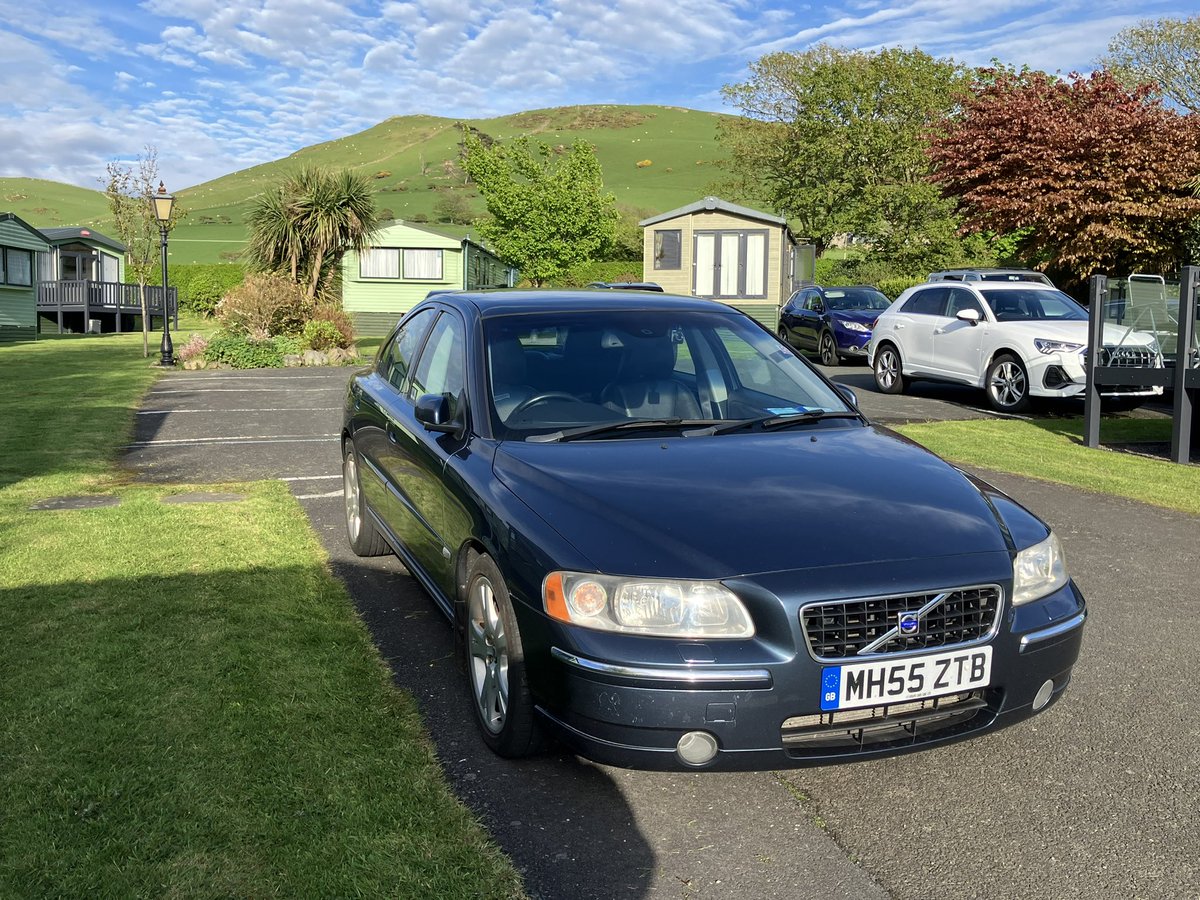 It’s been sat for the best part of a month and I had SERIOUSLY started to fall out of love with it, but after a bad few weeks and a failure of a new inner tie-rod, we’ve taken it to Tywyn and it ran beautifully.
Ahhhhhh…..what a lovely old thing.
She’s back 😍🇸🇪