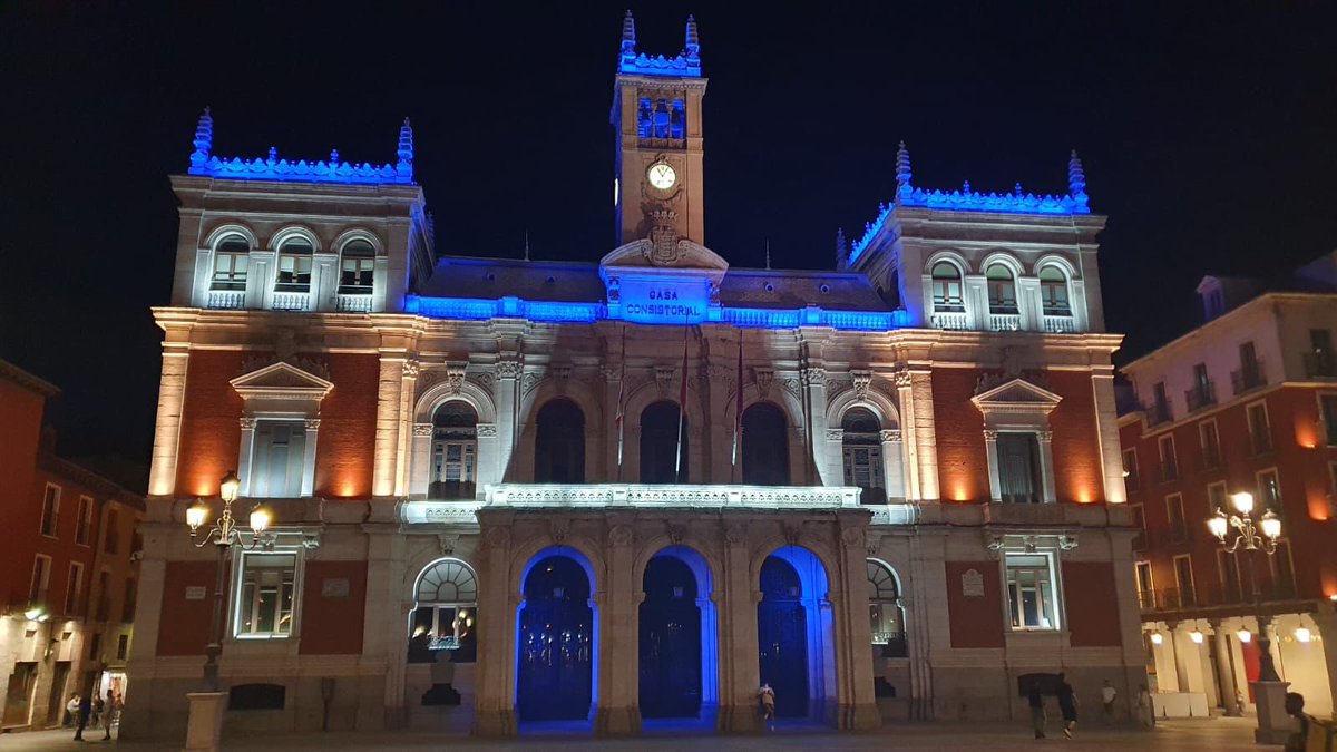 🔵El @ayuntamientovll y la #CúpulaDelMilenio se iluminan de color azul, hoy 4 de mayo, con motivo del Día Mundial de la Hipertensión Pulmonar. 

Con esta iluminación se pretende dar visibilidad y apoyar a las personas afectadas por esta enfermedad y a los que luchan por ella.
