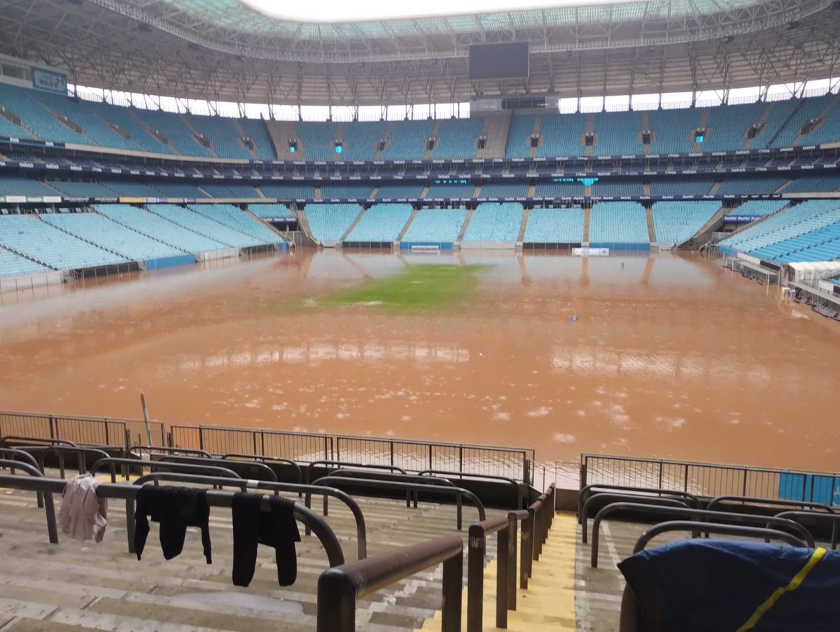 Lamentável, a Arena do Grêmio está assim agora (e continua com o gramado melhor que o Allianz Parque)