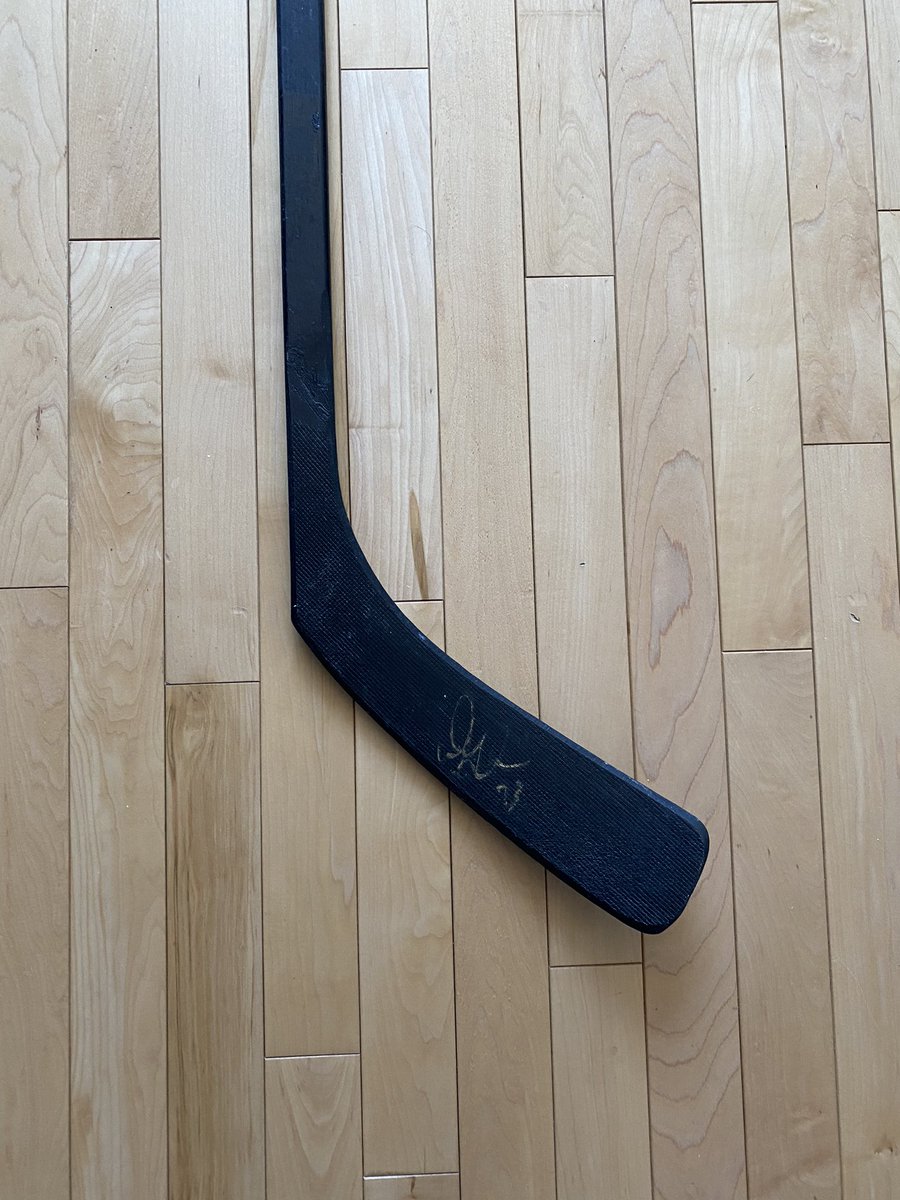 I need your help #LeafsNation, Dangle Navy, @MapleLeafs fans: I hoped this day would never come but I’ve fallen on hard times & need to sell my 1994 Doug Gilmour hockey stick signed in gold. Please help me spread the word to anyone who has #ThePassion. Story of stick below 🧵