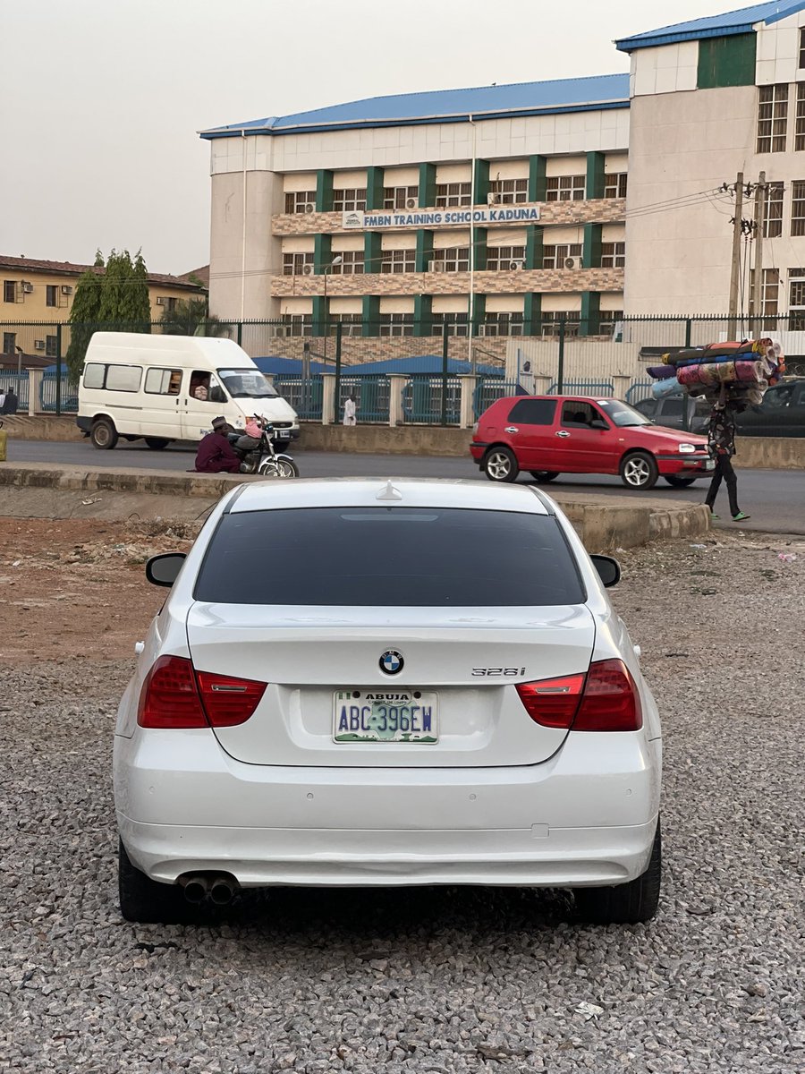 EXTREMELY CLEAN USED 2010 BMW 3 SERIES PRICE 4.2M LOCATION KADUNA CALL 08069061164